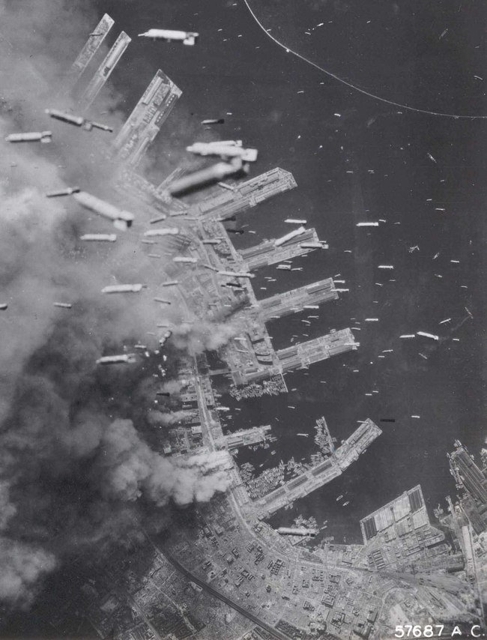 WW2_bombing_of_Kobe_Japan_1945.jpg