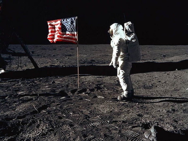 Apollo_11_Moon_pic.jpg